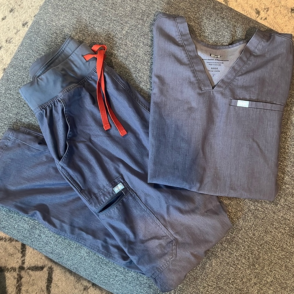 Lago small scrubs set, gray